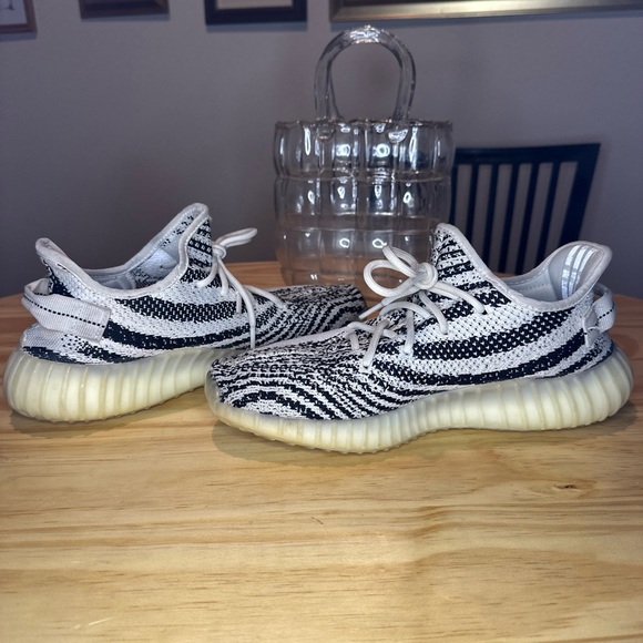Size 9 - ADIDAS Yeezy Boost 350 V2 Low Zebra - Picture 3 of 6